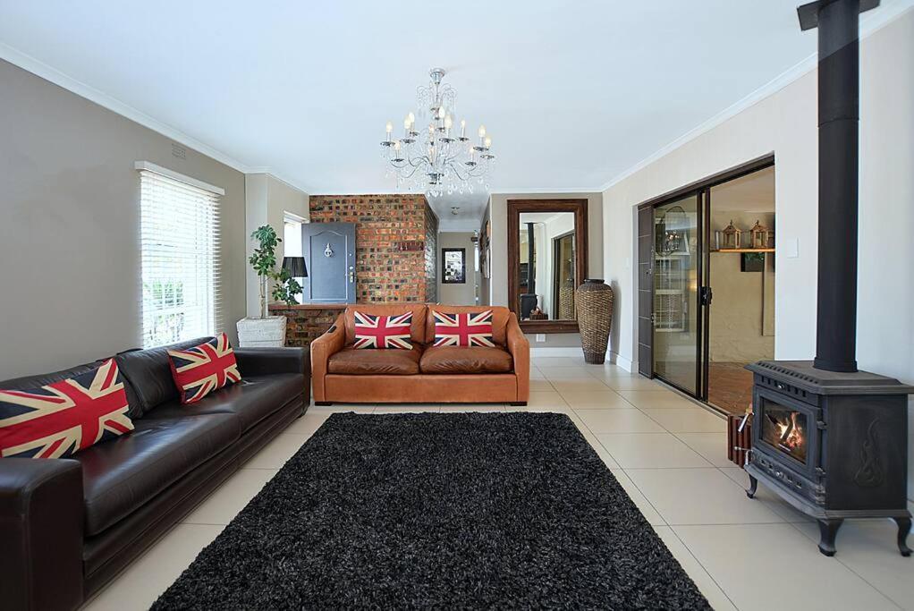 Hill House Holiday home